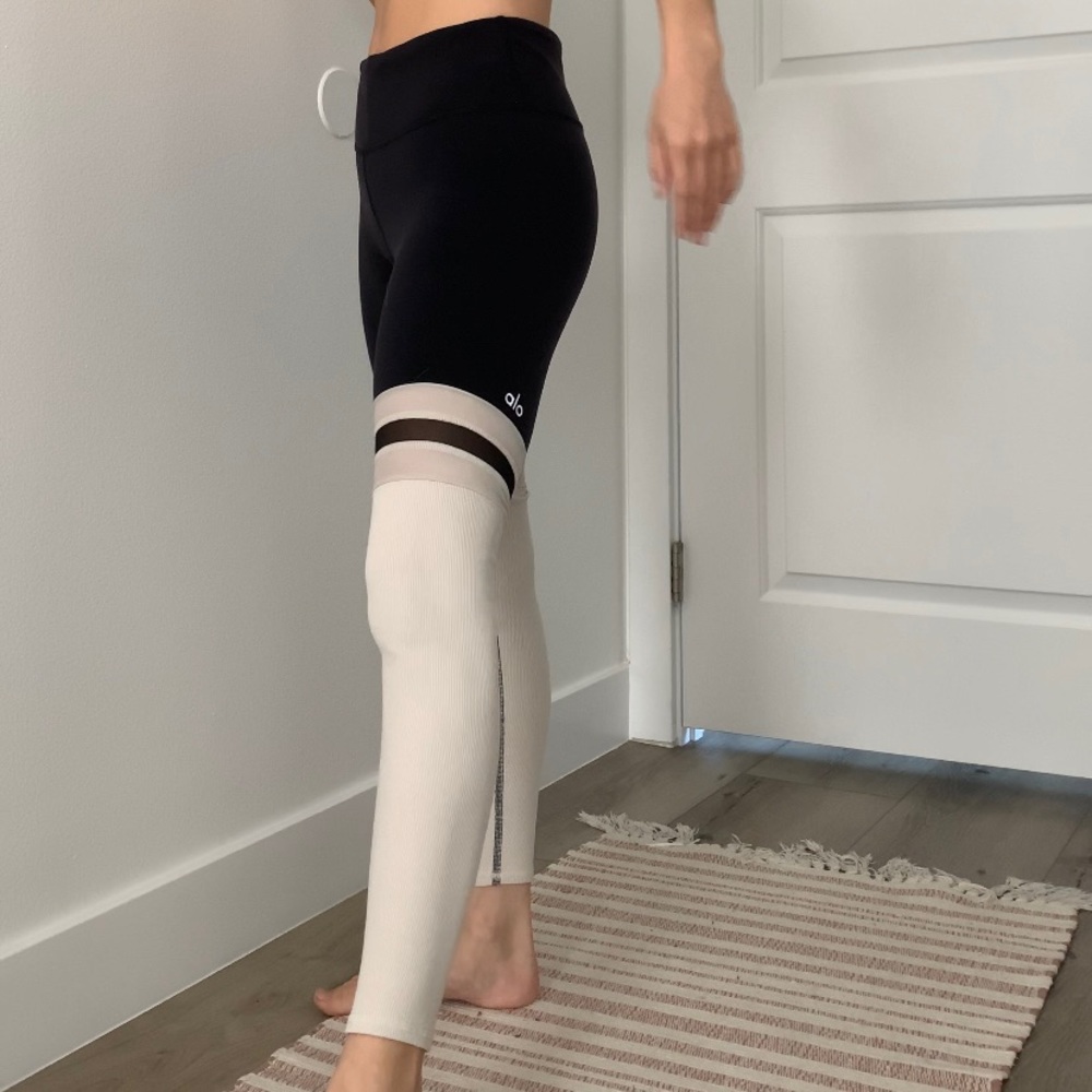 — ALO YOGA leggings